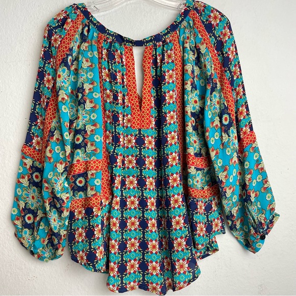 Tolani- Multi-colored Silk Top blouse with Key Hole Detail Size S - Picture 2 of 4